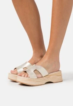 Pier One Leather - Sabots - Gold